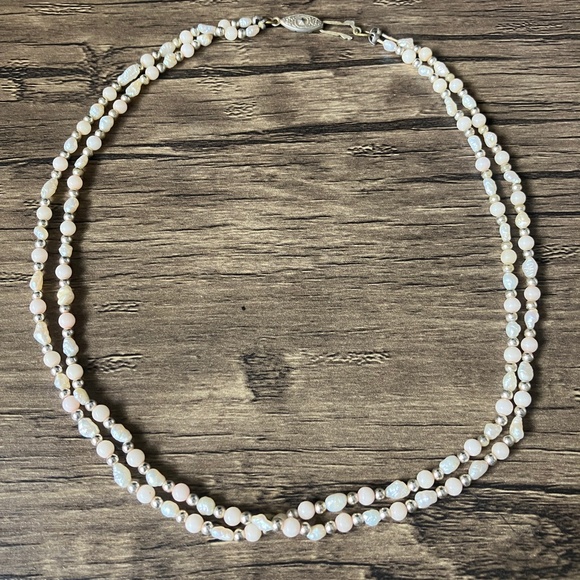 Vintage double strand ivory and silvertone beads and faux pearl baroque necklace - Picture 2 of 12